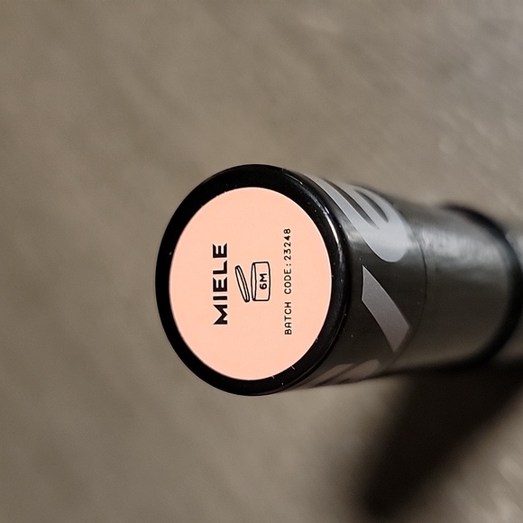 2 FOR $20. 19/99 "Miele" Cream Highlight Stick - Picture 4 of 4